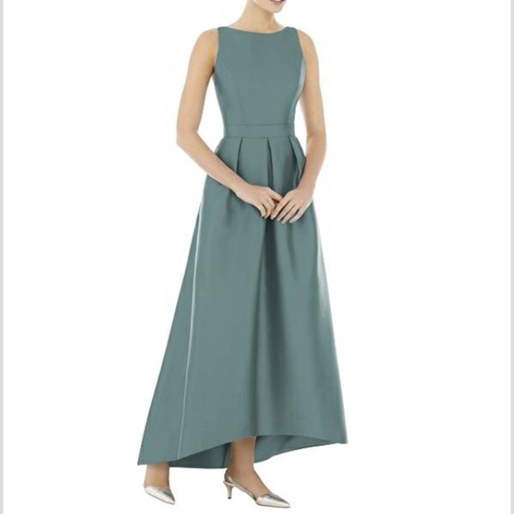 Alfred Sung Bridesmaid - Style D706